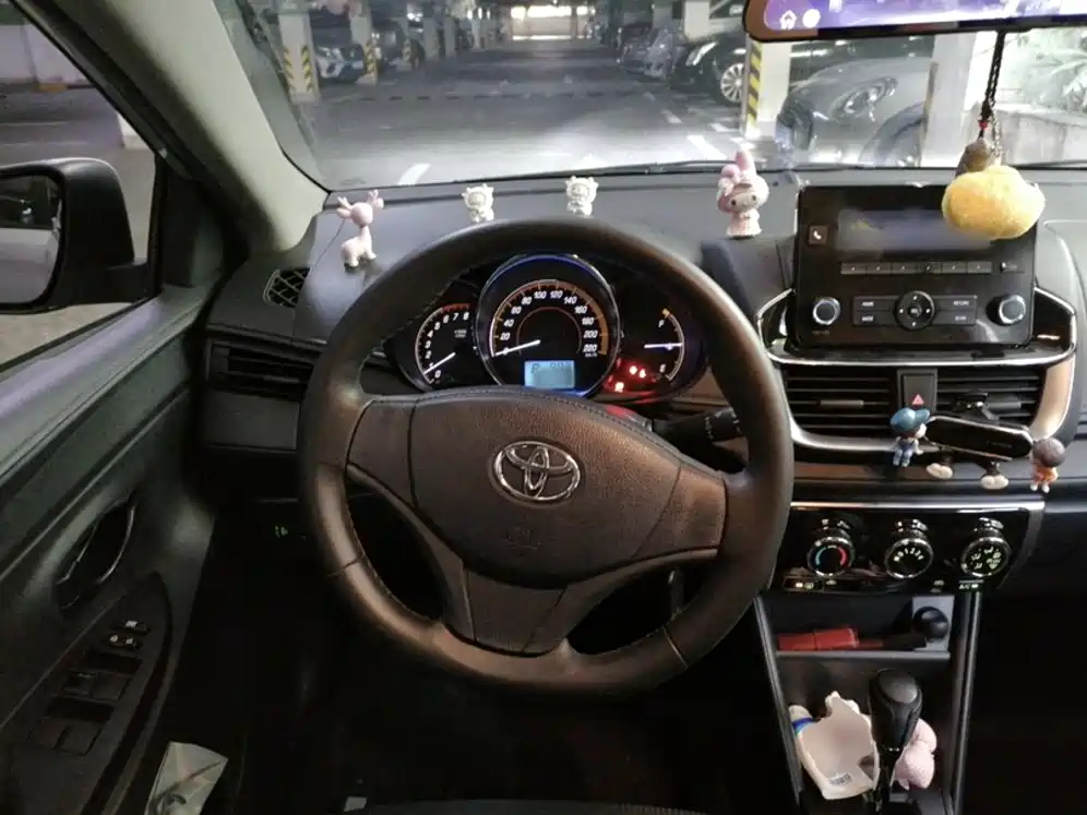 Toyota Yaris L 2020 — фото 12