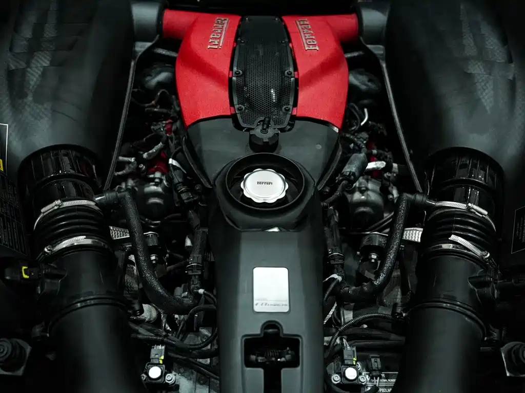 Ferrari F8 2022 — фото 10