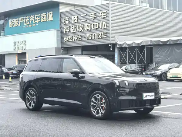 Lynk & Co 900 2025