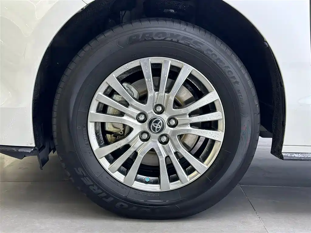 Toyota Sienna 2023 — фото 11