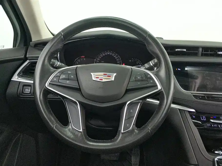 Cadillac XT5 2017 — фото 15