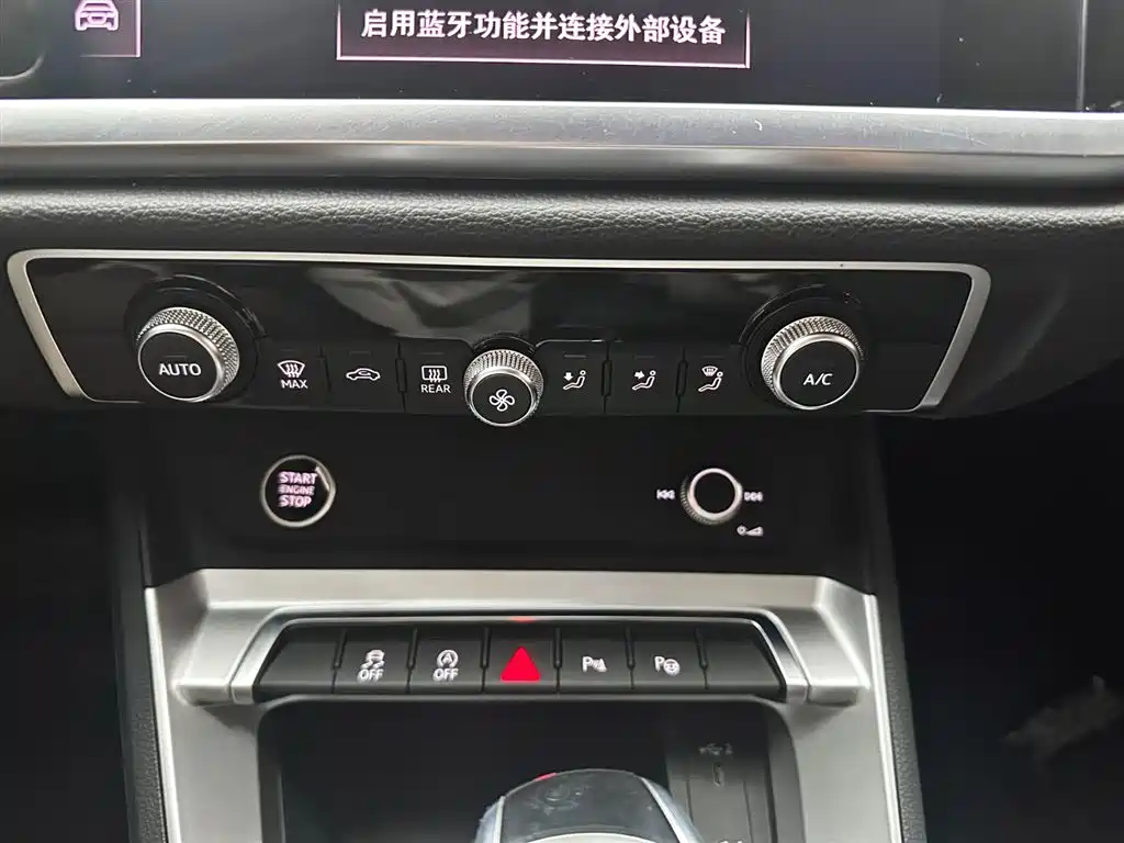 Audi Q3 2021 — фото 15