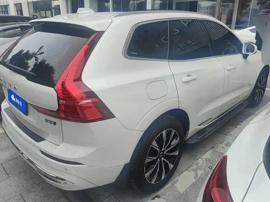 Volvo XC60 2023 — фото 3