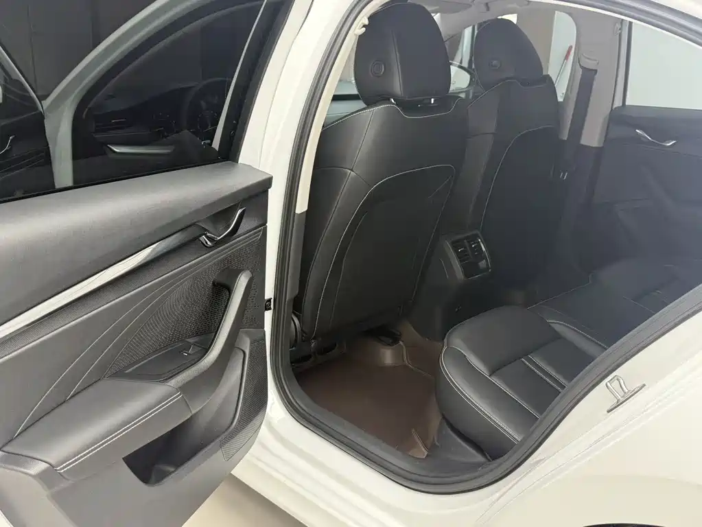 Skoda Octavia 2023 — фото 12