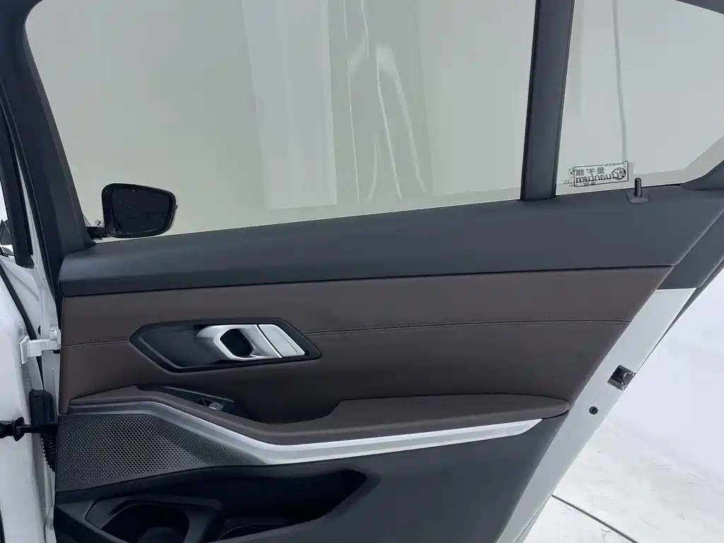 BMW 3 Series 2023 — фото 19