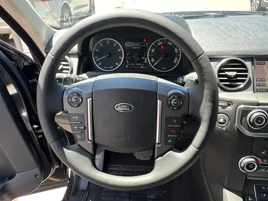 Land Rover Discovery 2016 — фото 10