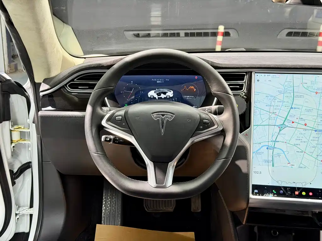 Tesla Model S 2016 — фото 13