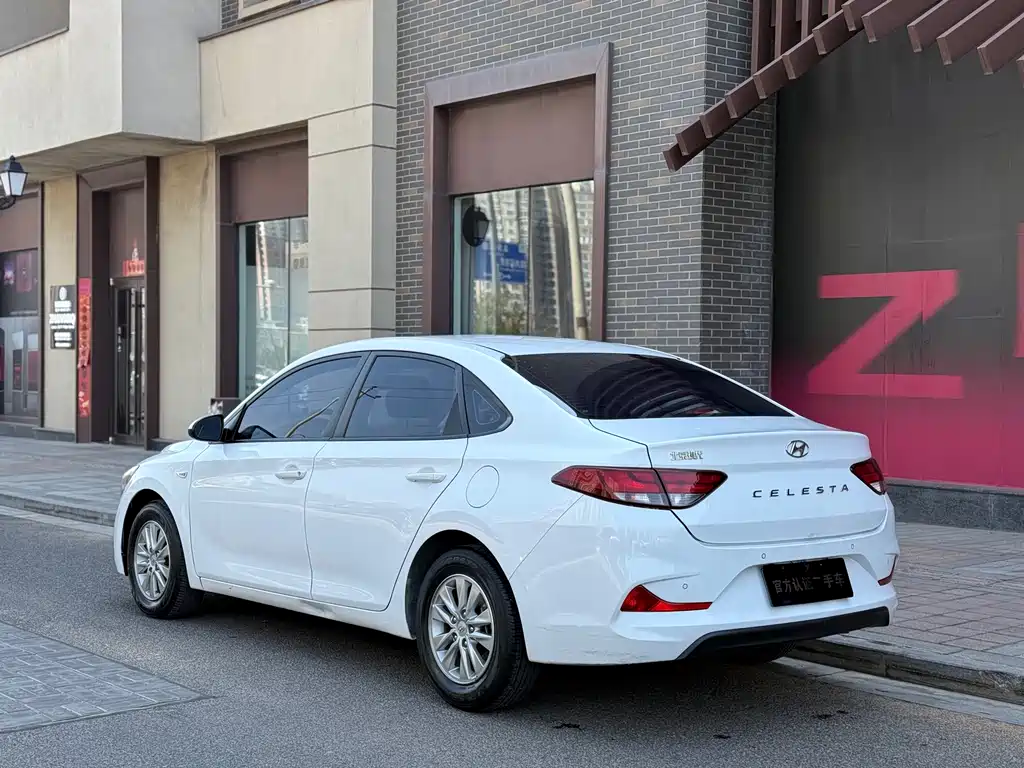 Hyundai Elantra 2018 — фото 10