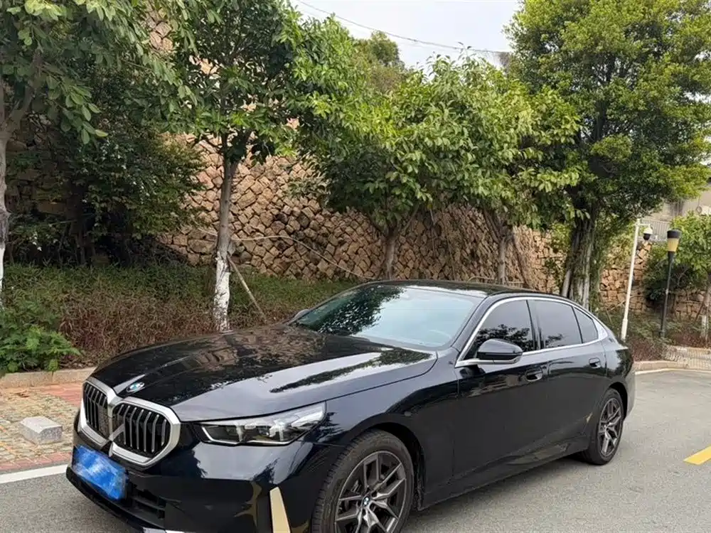 BMW 5 Series 2025