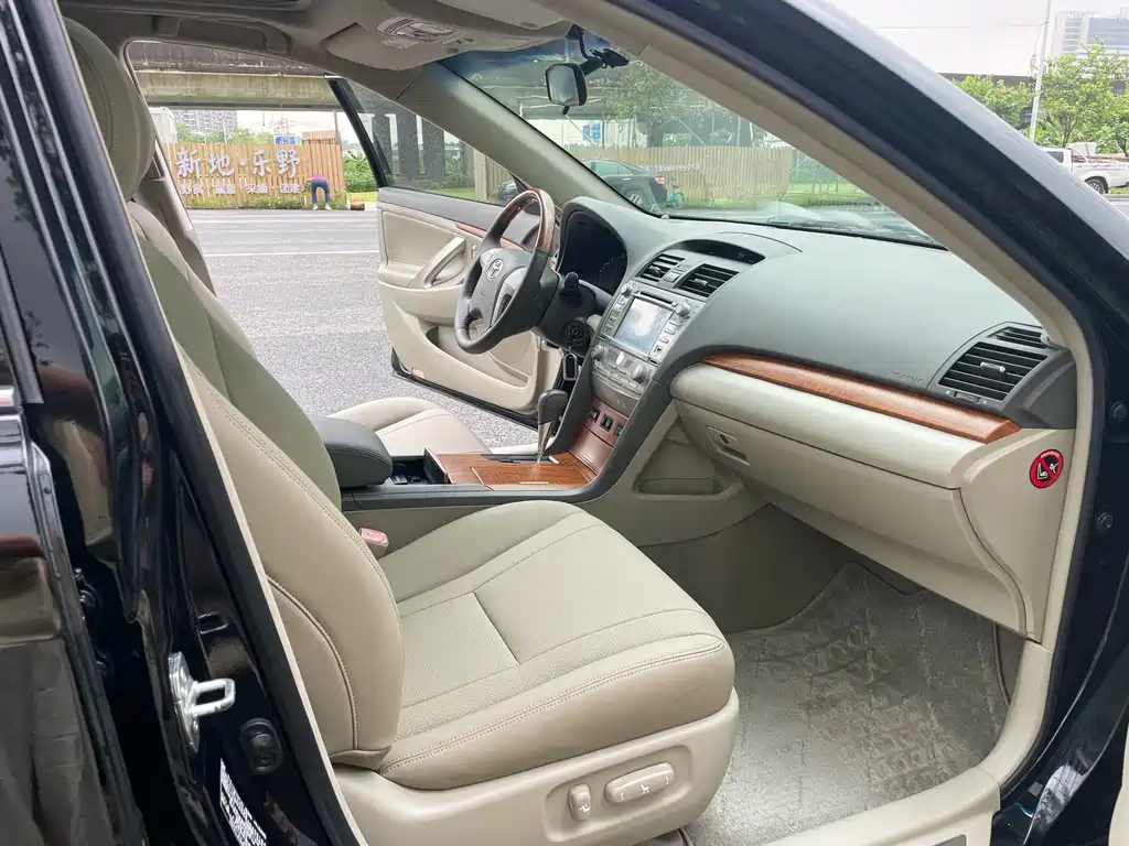 Toyota Camry 2010 — фото 26