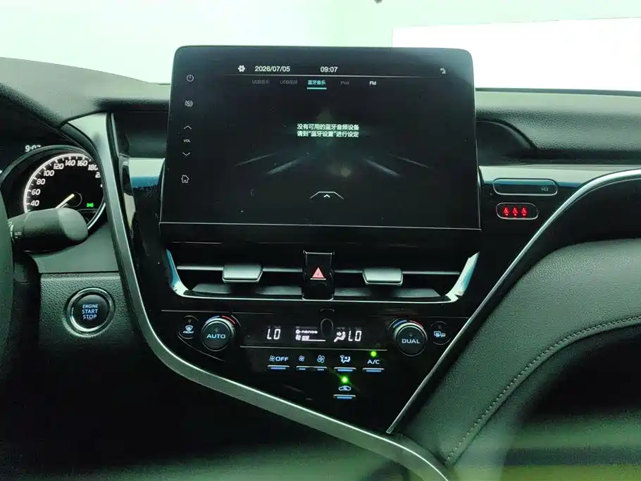 Toyota Camry 2023 — фото 13