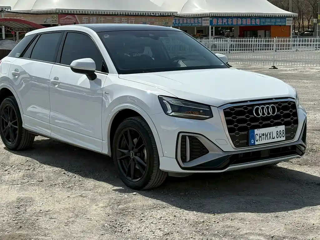 Audi Q2L 2023 — фото 1