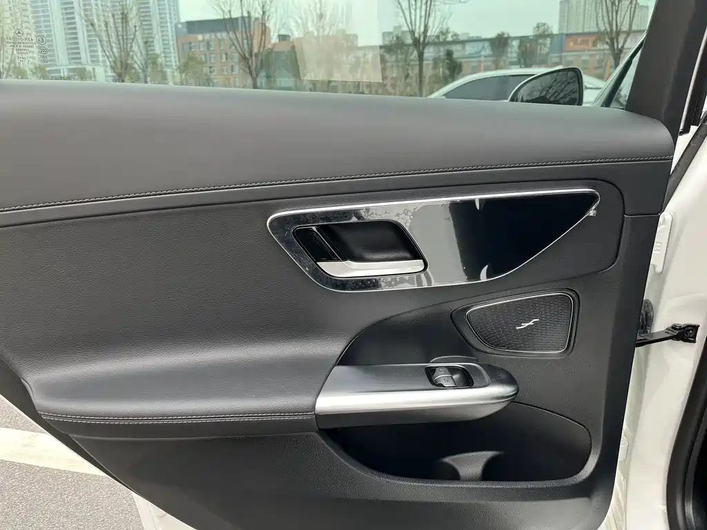 Mercedes-Benz C-Class 2025