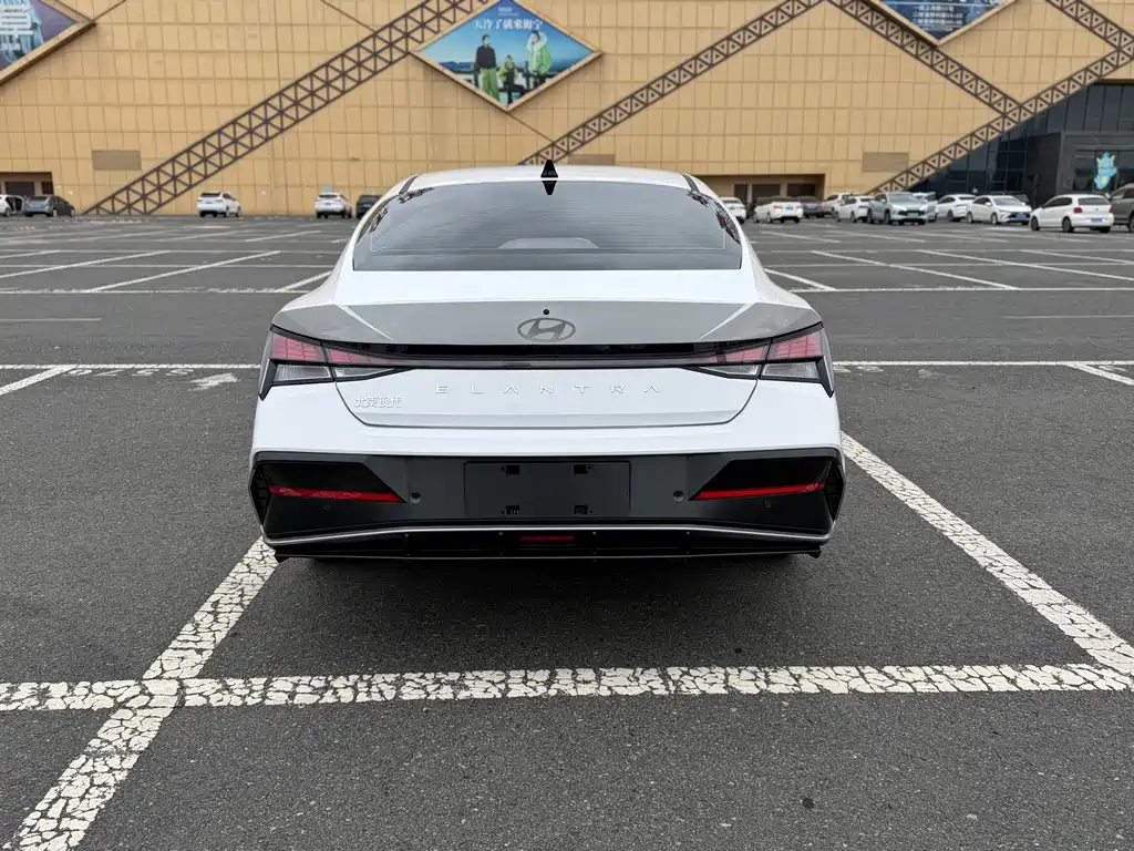Hyundai Elantra 2023