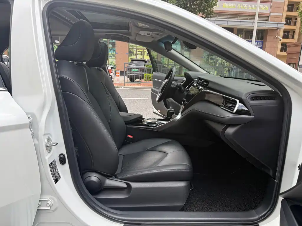 Toyota Camry 2020 — фото 14
