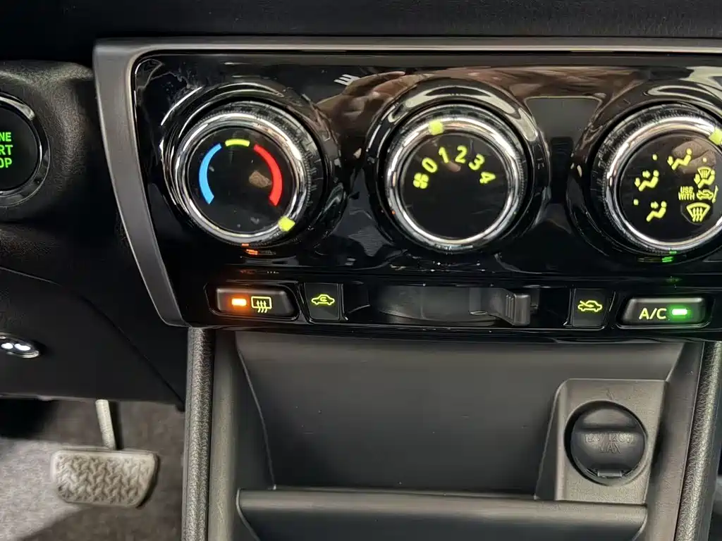 Toyota Yaris L 2023 — фото 15