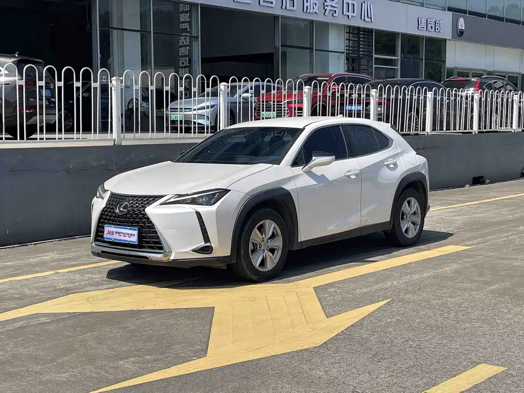 Lexus UX 2023 — фото 1