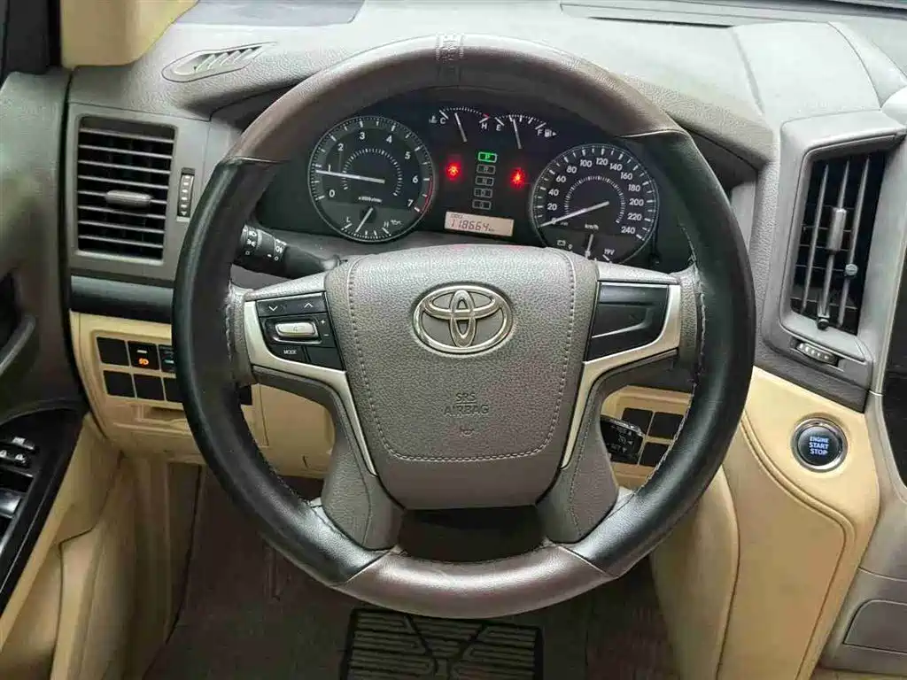 Toyota Land Cruiser 2018 — фото 6