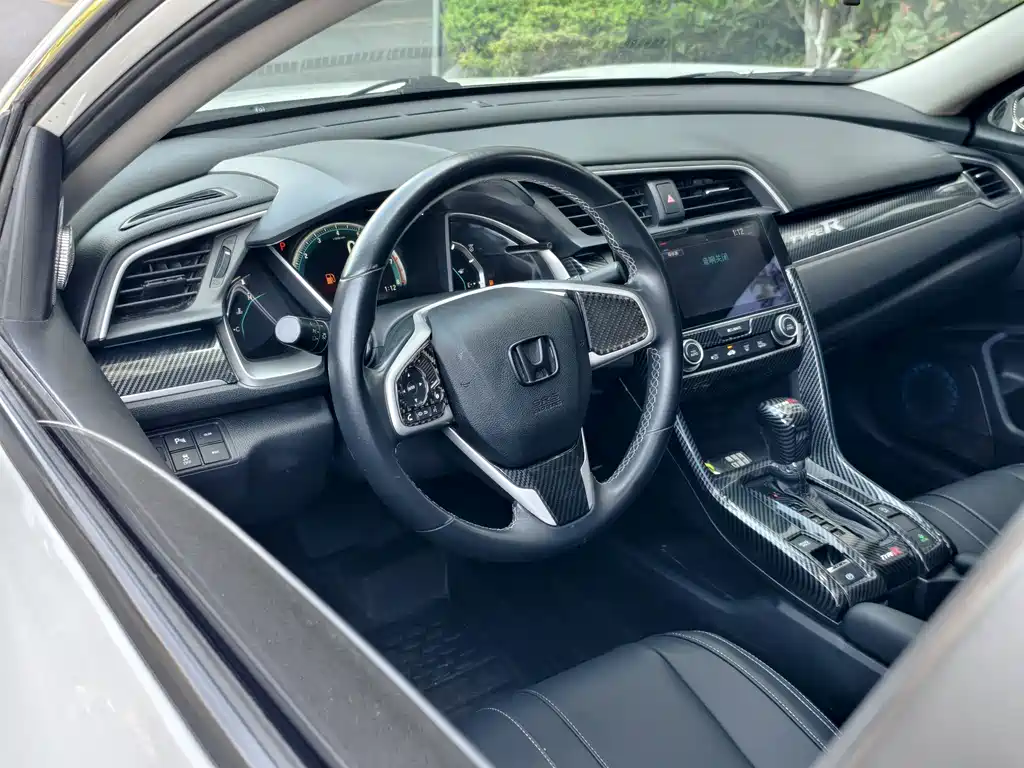 Honda Civic 2017 — фото 11
