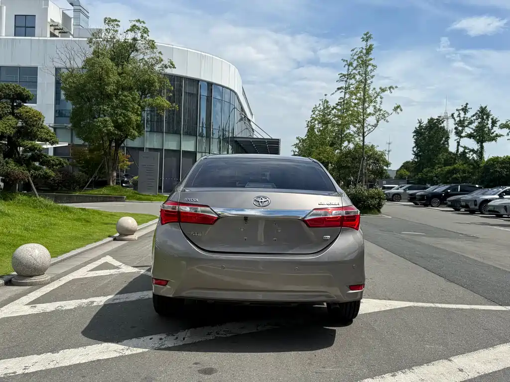 Toyota Corolla 2015 — фото 10