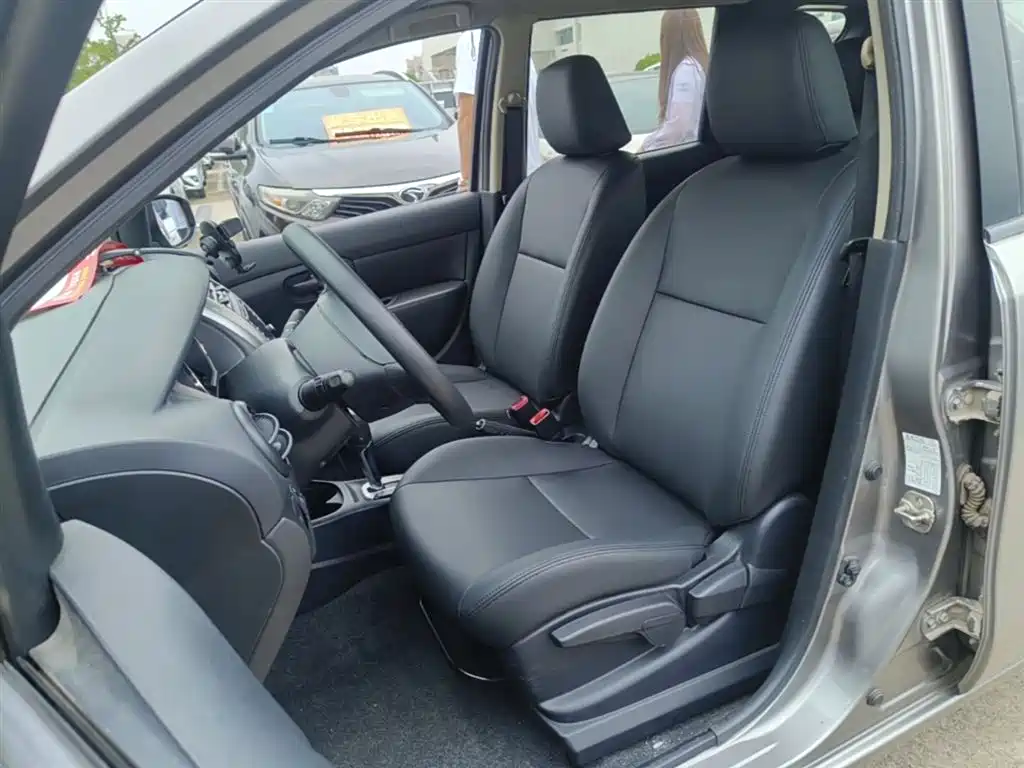 Nissan Livina 2015 — фото 15