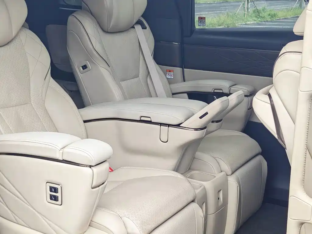 Toyota Vellfire 2024 — фото 10