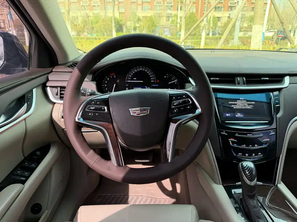 Cadillac XTS 2017 — фото 12
