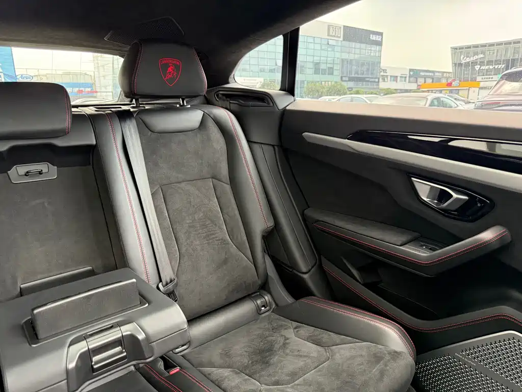 Lamborghini Urus 2019 — фото 27