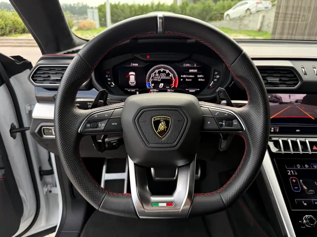 Lamborghini Urus 2019 — фото 19