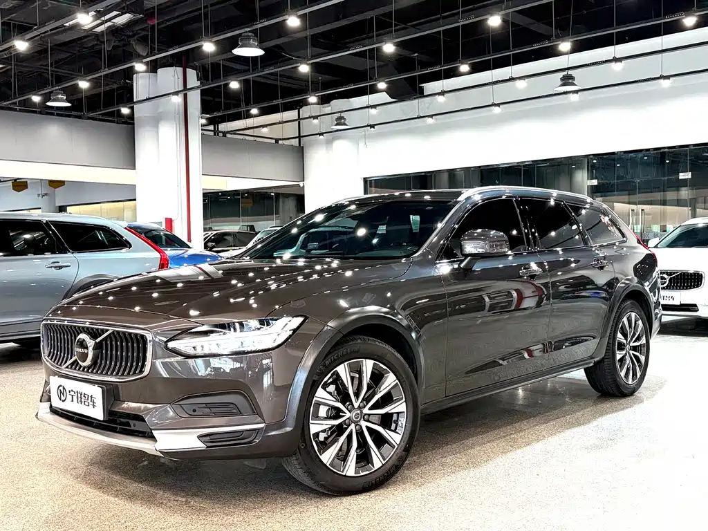 Volvo V90 2023