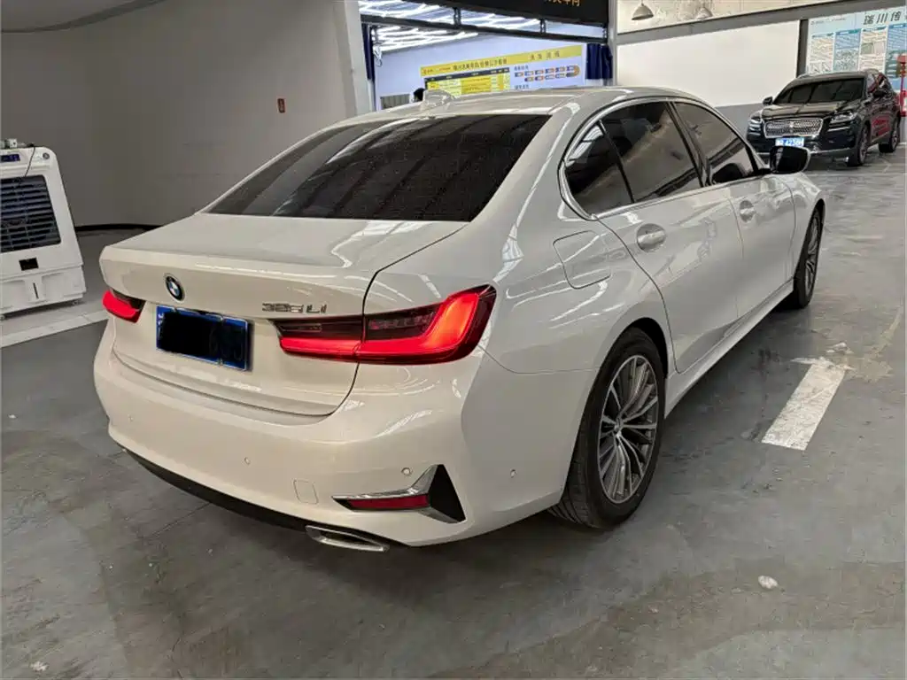 BMW 3 Series 2019 — фото 9