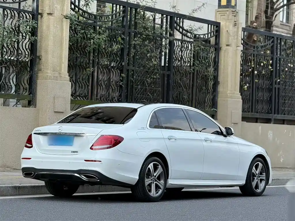 Mercedes-Benz E-Class 2019 — фото 25