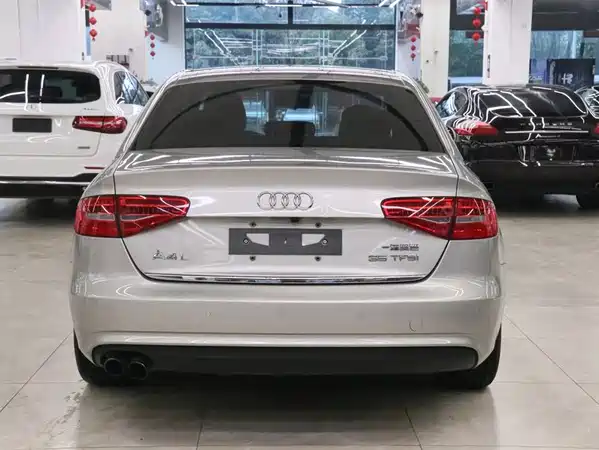 Audi A4L 2016