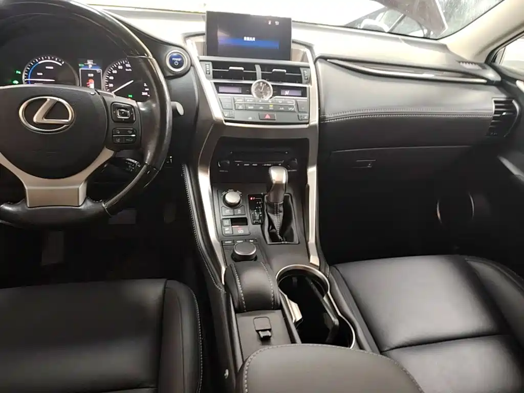 Lexus NX 2016 — фото 13