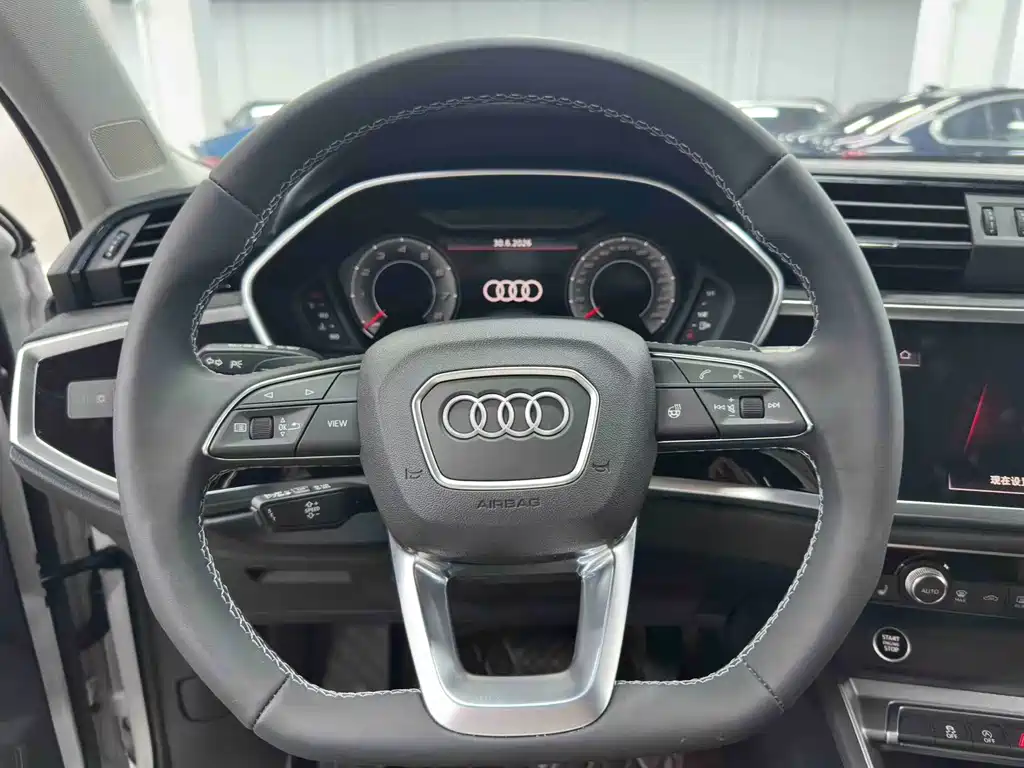 Audi Q3 2022 — фото 12
