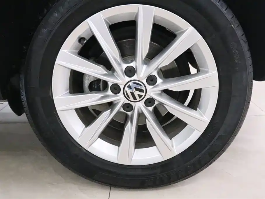 Volkswagen Tiguan 2019 — фото 16