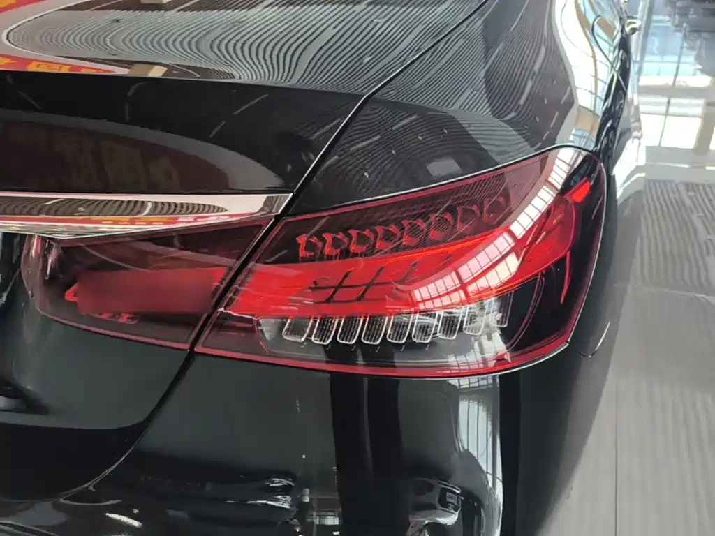 Mercedes-Benz E-Class 2023 — фото 8
