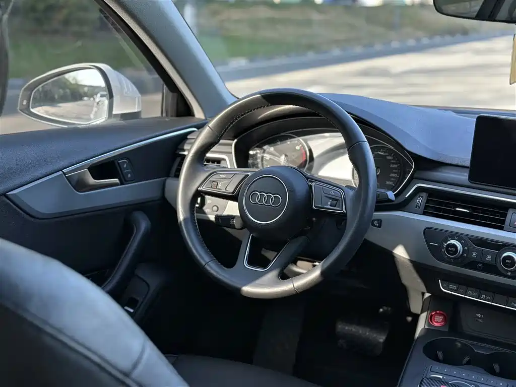 Audi A4L 2018 — фото 14