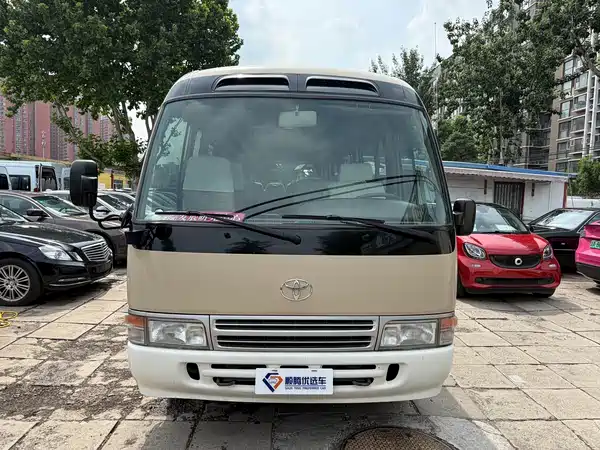 Toyota Coaster 2011