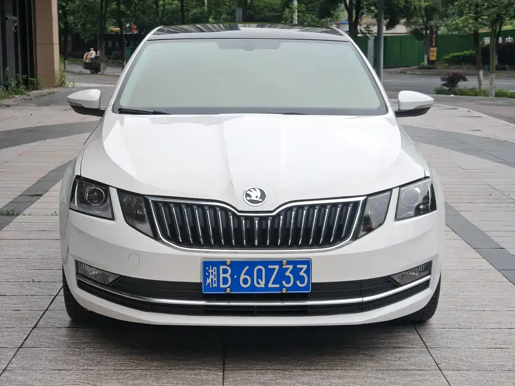 Skoda Octavia 2021 — фото 2