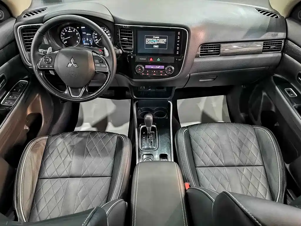 Mitsubishi Outlander 2021 — фото 13