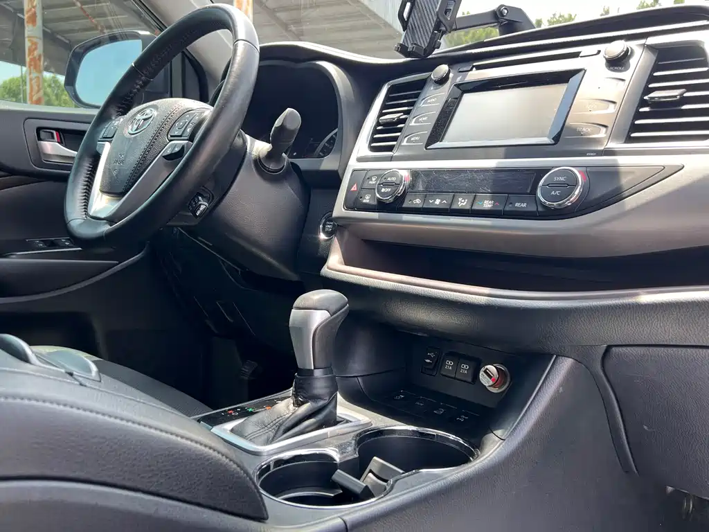 Toyota Highlander 2020 — фото 12