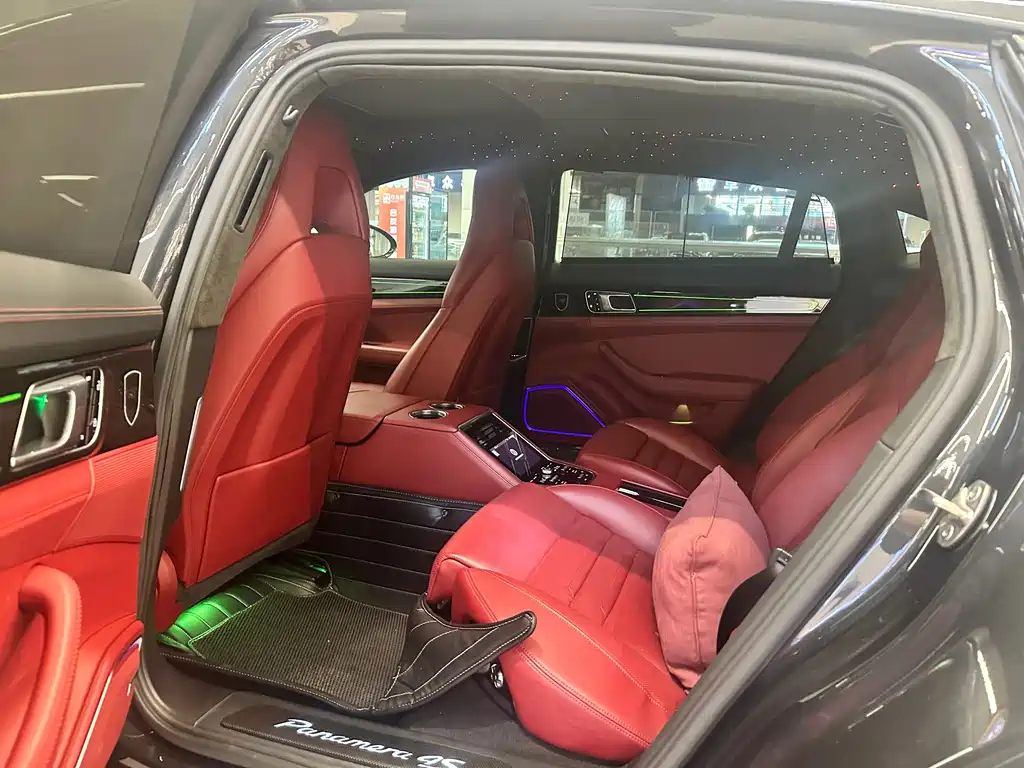 Porsche Panamera 2021