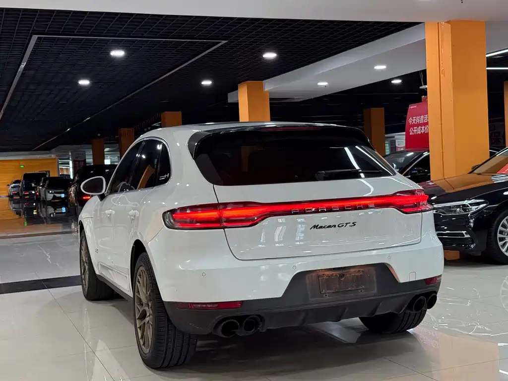 Porsche Macan 2018 — фото 10