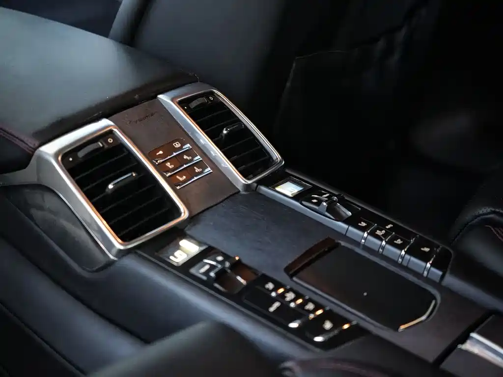 Porsche Panamera 2010 — фото 19