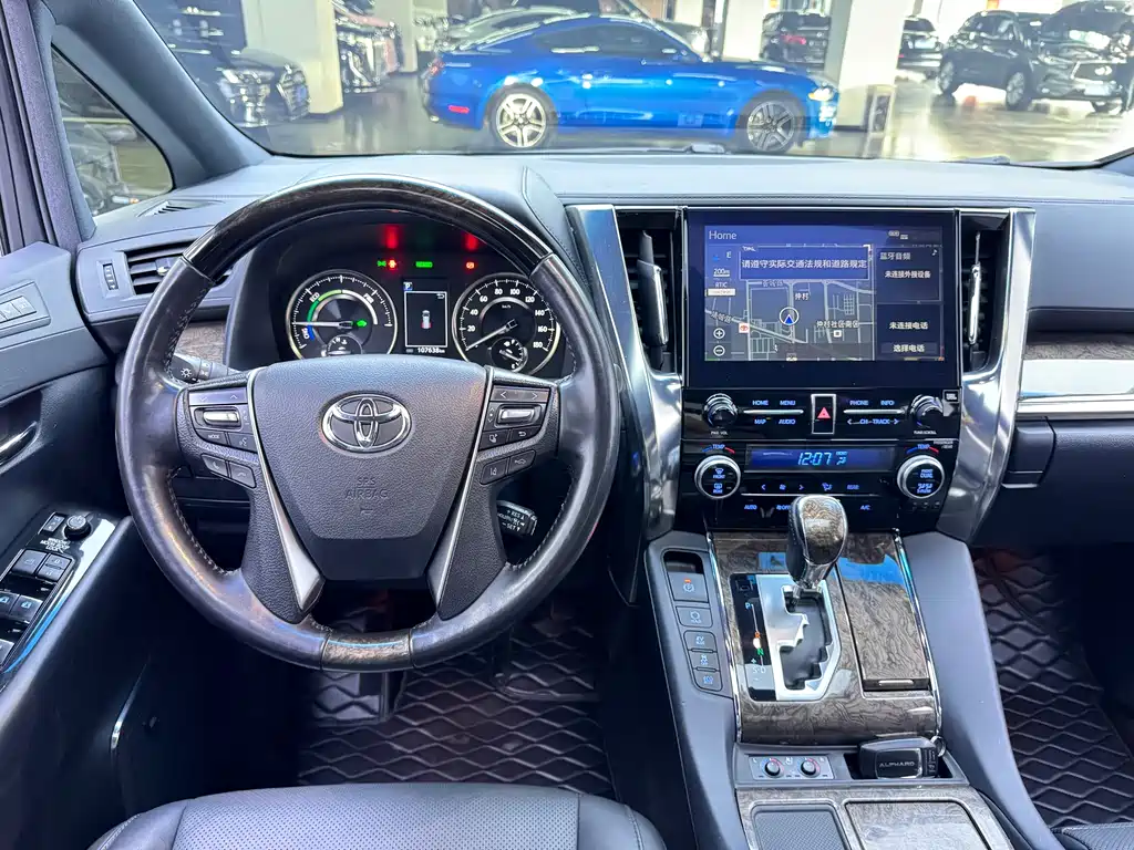 Toyota Alphard 2021 — фото 18
