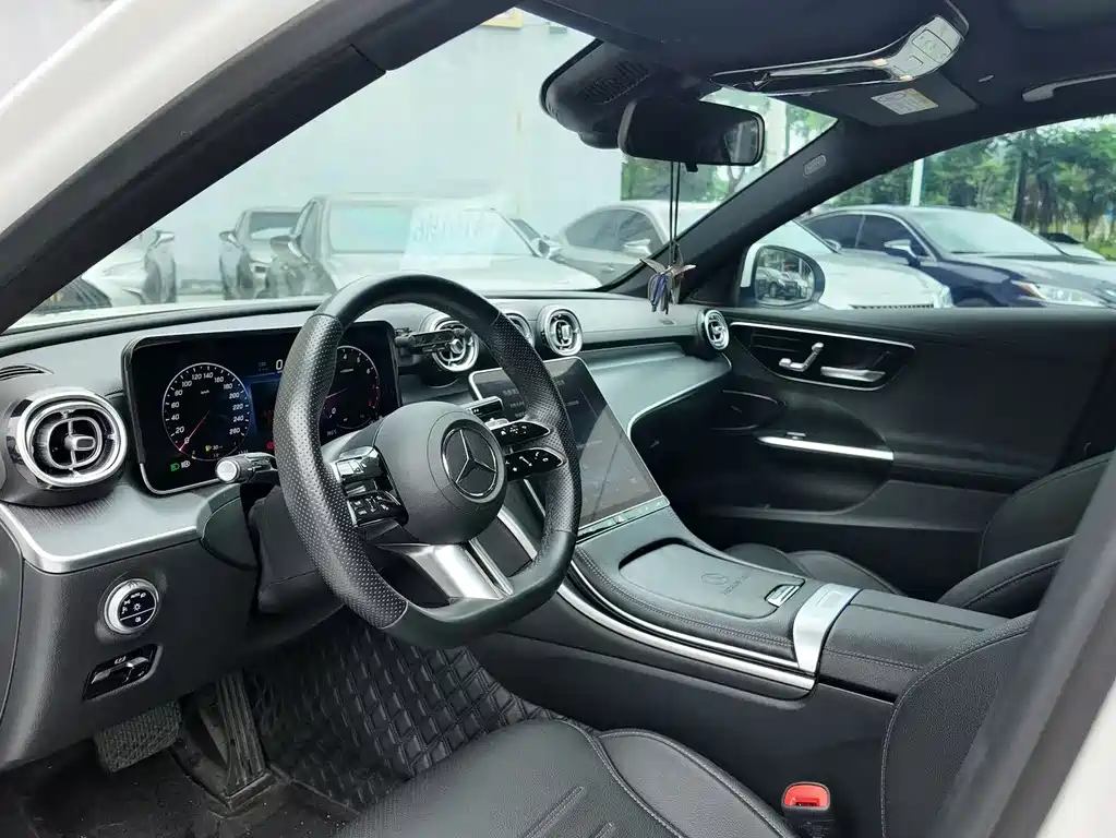 Mercedes-Benz C-Class 2024
