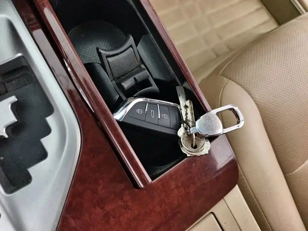 Toyota Camry 2014 — фото 12
