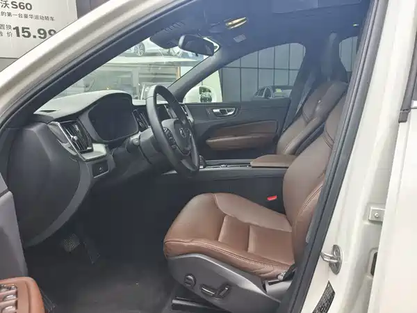 Volvo XC60 2024