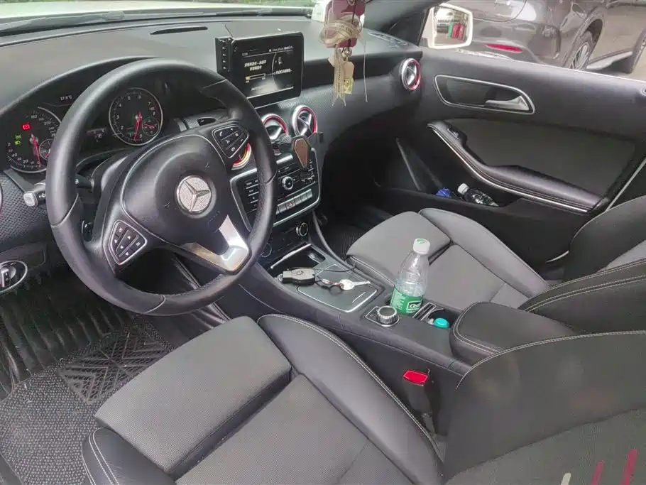 Mercedes-Benz A-Class 2017 — фото 12